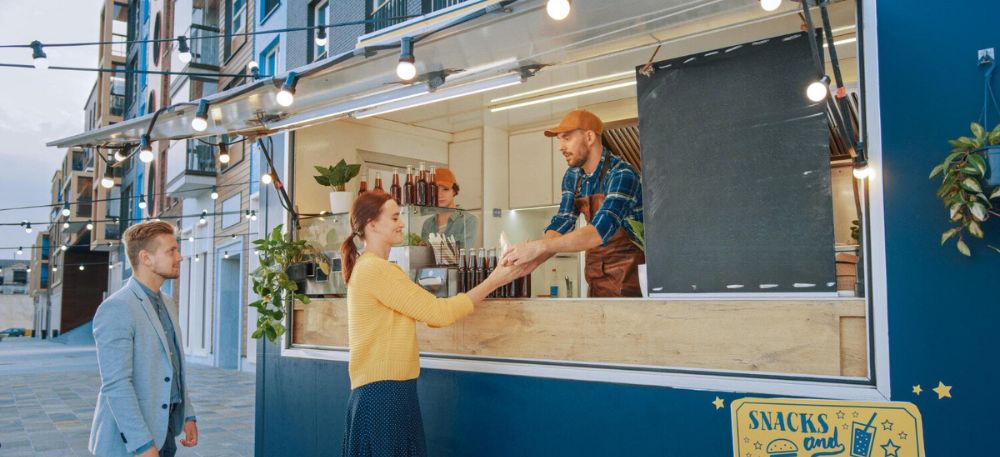 Sprzęt i akcesoria niezbędne do pracy w food trucku