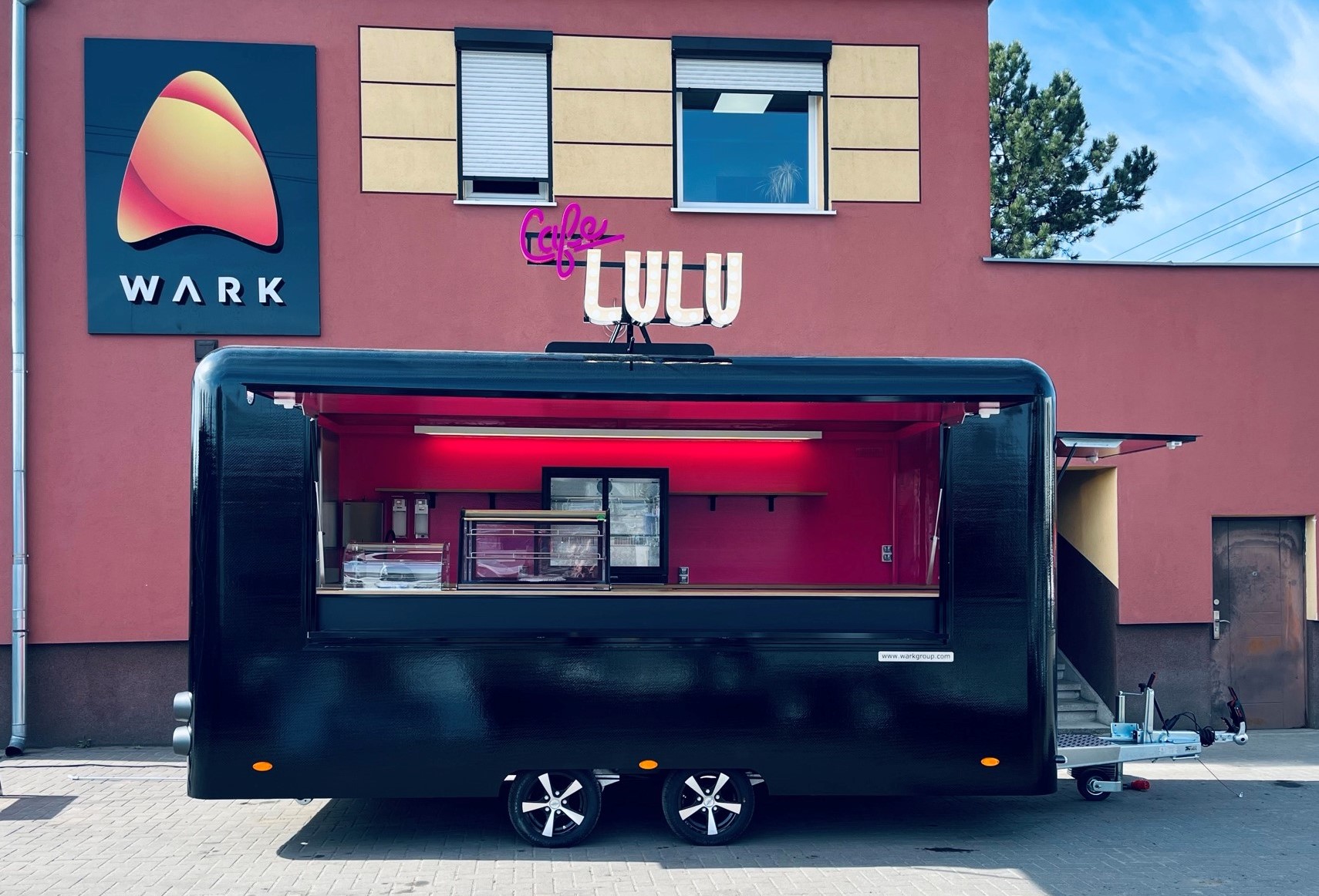 Przyczepa gastronomiczna Premium 5m – mobilna kawiarnia zdjęcie