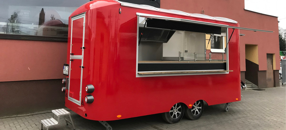 Czerwony food truck – kierunek: Bawaria zdjęcie
