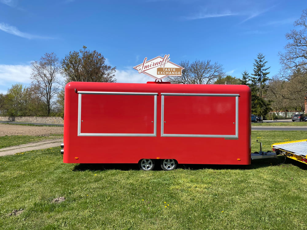 Przyczepa gastronomiczna Premium 6m – mobilty bar z drinkami zdjęcie