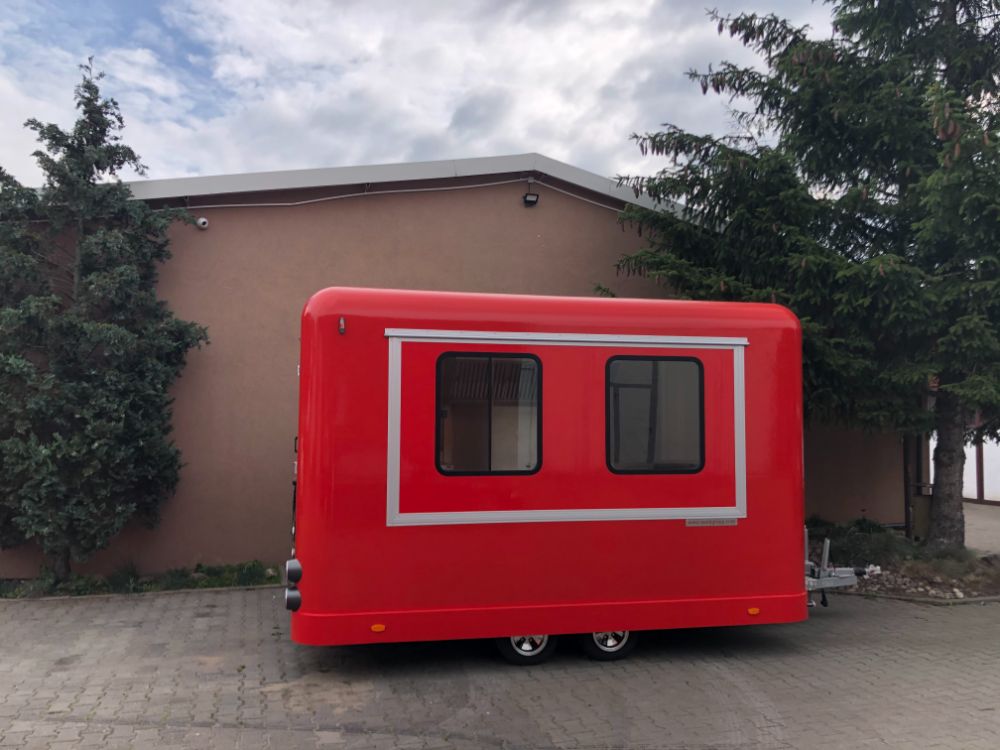 Przyczepa Premium 4m – pusta przyczepa z przesównymi oknami zdjęcie