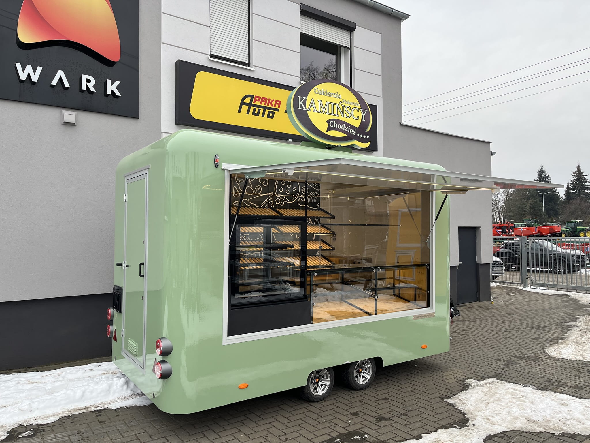 Przyczepa gastronomiczna Premium 4m – Piekarnicza zdjęcie