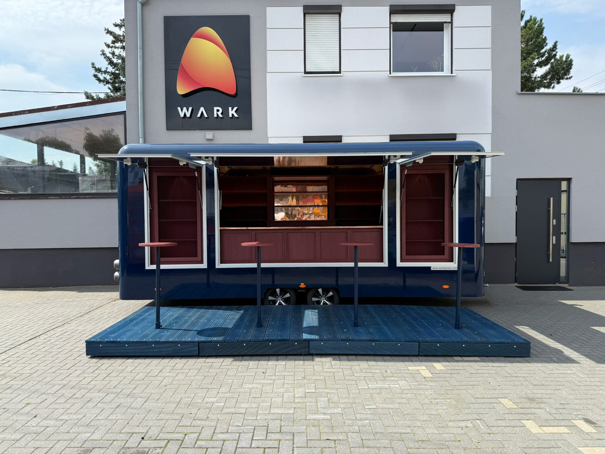 Przyczepa barowa Premium 6 m z 3 klapami sprzedażowymi, DMC do 3500 kg - WARK - obrazek 13