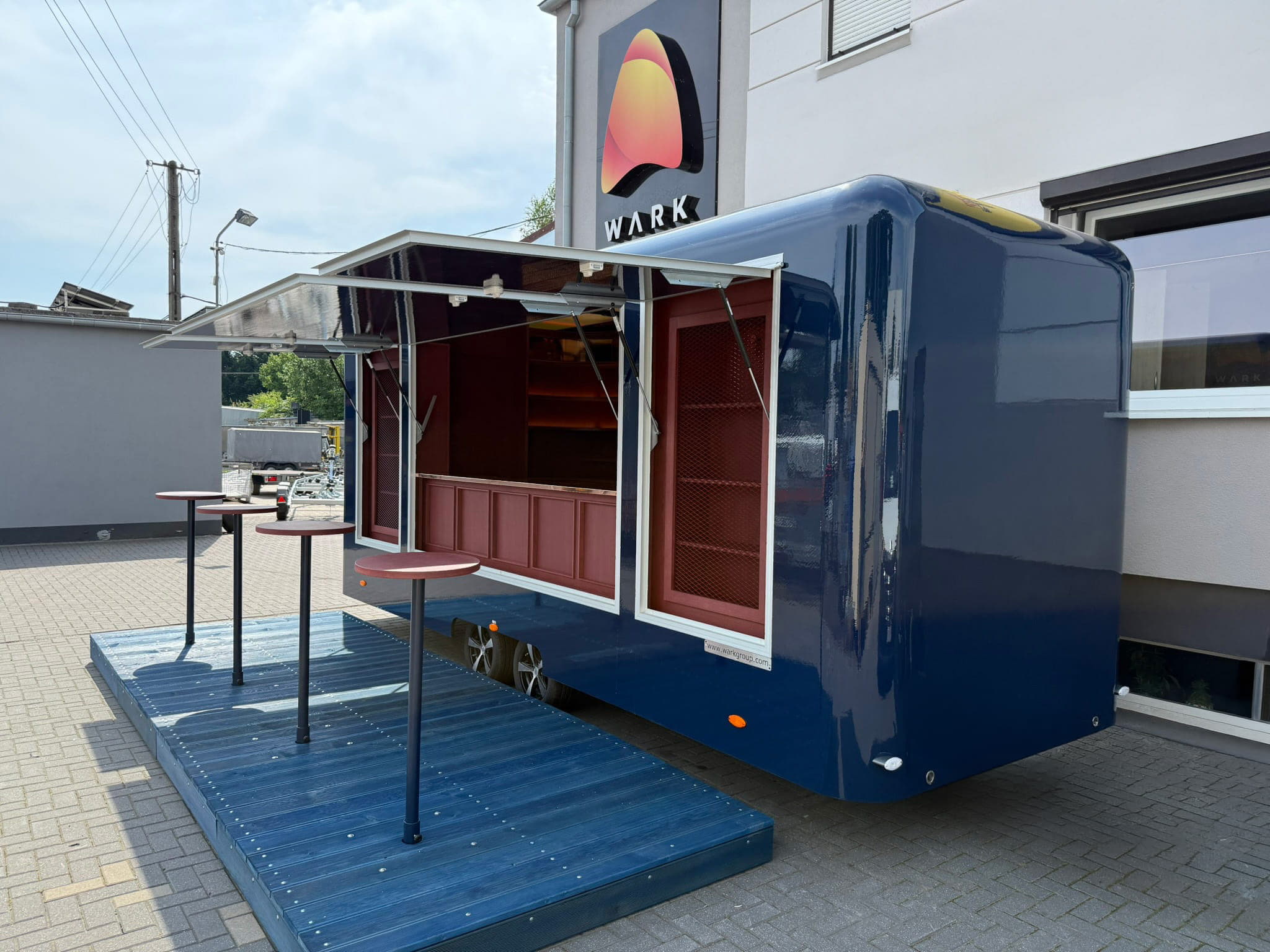 Przyczepa barowa Premium 6 m z 3 klapami sprzedażowymi, DMC do 3500 kg - WARK - obrazek 6